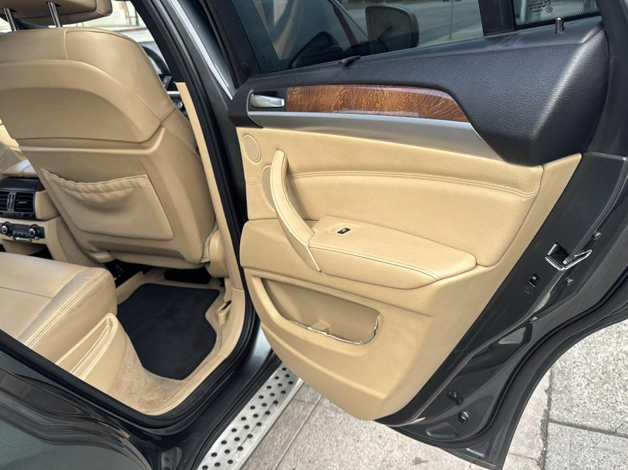 BMW X6 AWD 4dr 50i 2012