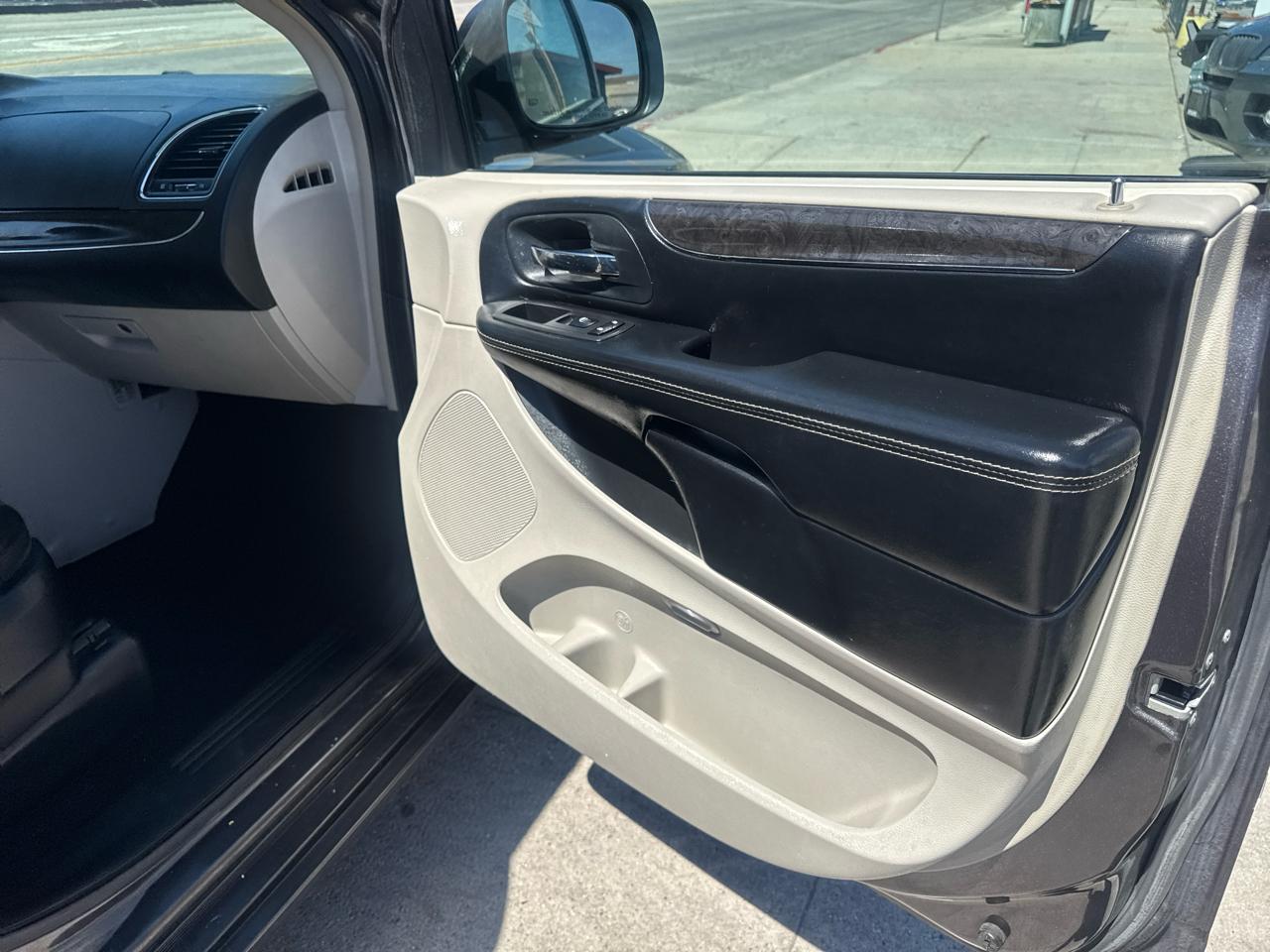 Chrysler Town & Country 4dr Wgn Touring 2016