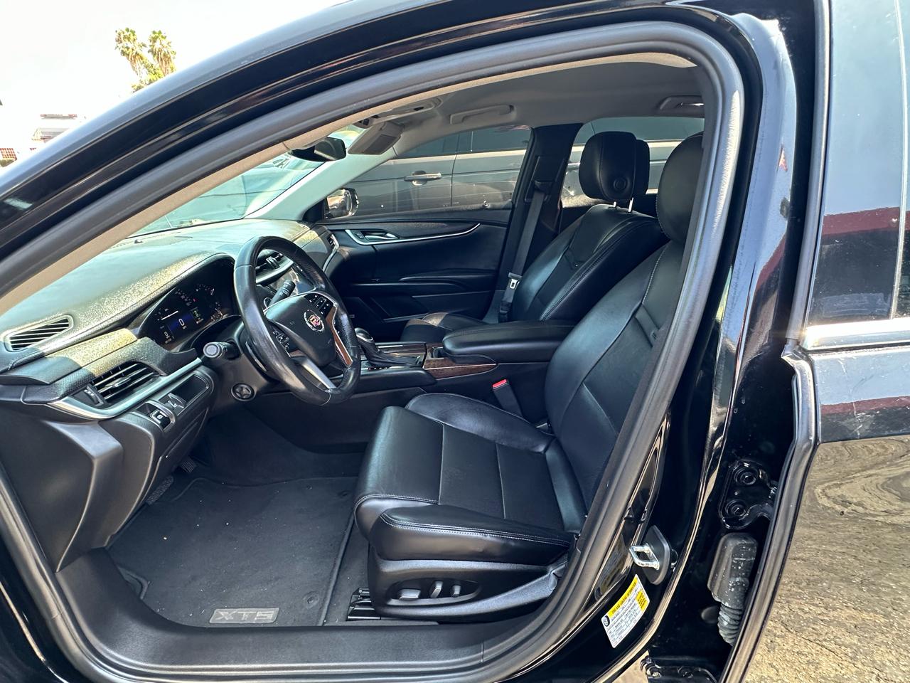 Cadillac XTS 4dr Sdn FWD 2014