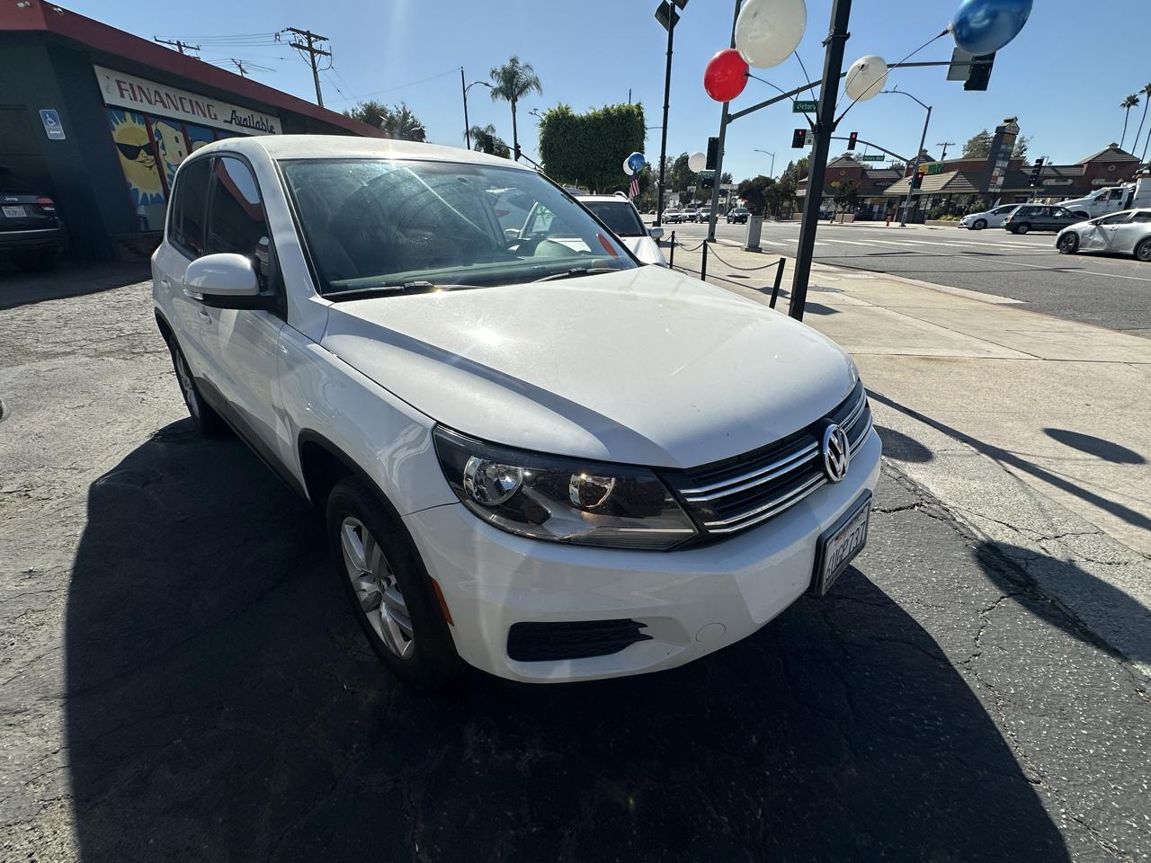 Volkswagen Tiguan 2WD 4dr Auto SE w/Sunroof & Nav 2012