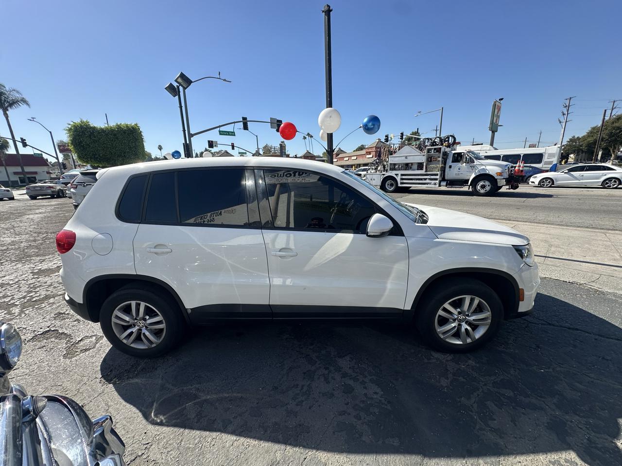 Volkswagen Tiguan 2WD 4dr Auto SE w/Sunroof & Nav 2012