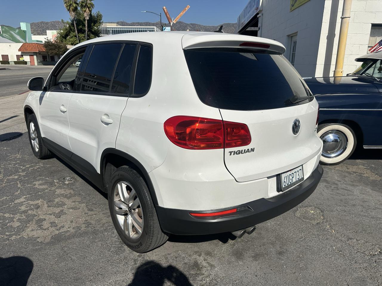 Volkswagen Tiguan 2WD 4dr Auto SE w/Sunroof & Nav 2012