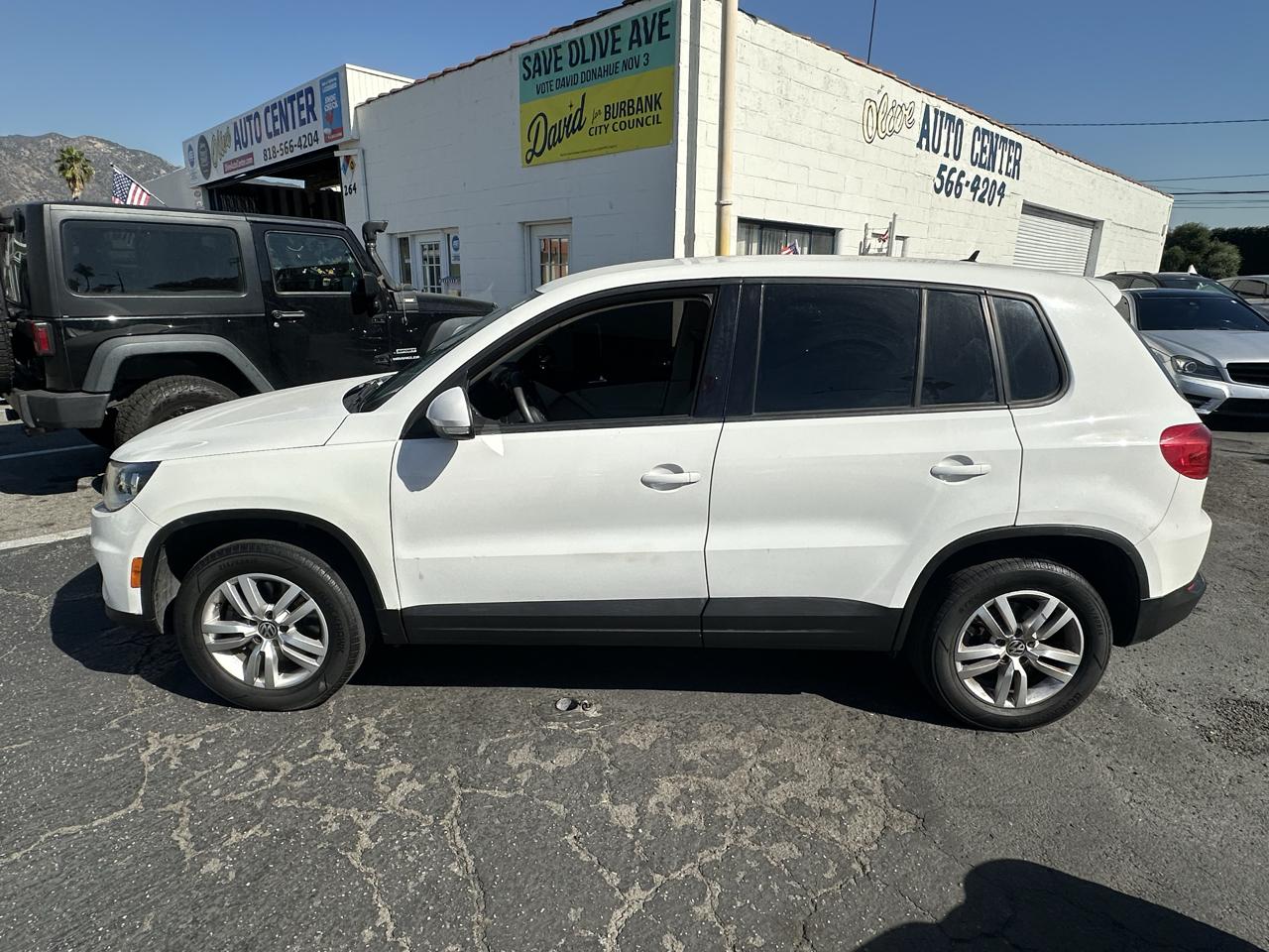 Volkswagen Tiguan 2WD 4dr Auto SE w/Sunroof & Nav 2012