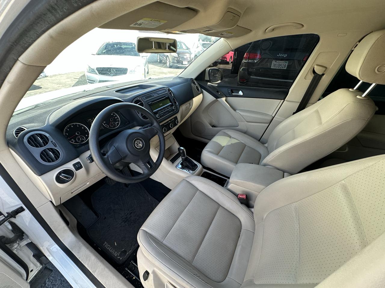 Volkswagen Tiguan 2WD 4dr Auto SE w/Sunroof & Nav 2012
