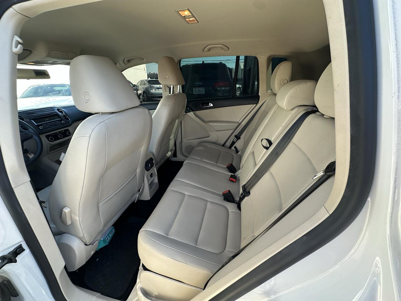 Volkswagen Tiguan 2WD 4dr Auto SE w/Sunroof & Nav 2012