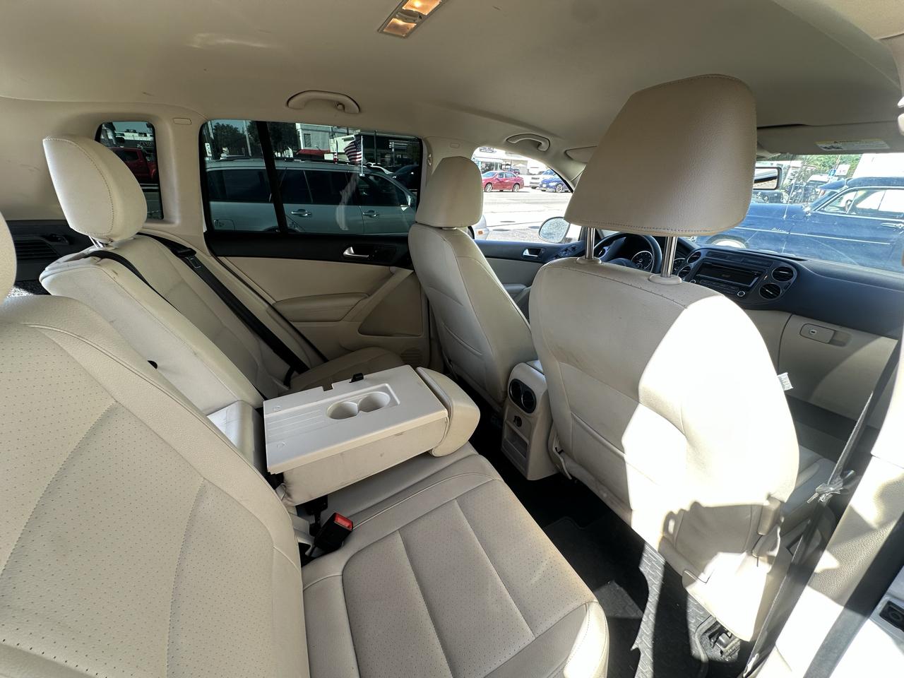 Volkswagen Tiguan 2WD 4dr Auto SE w/Sunroof & Nav 2012