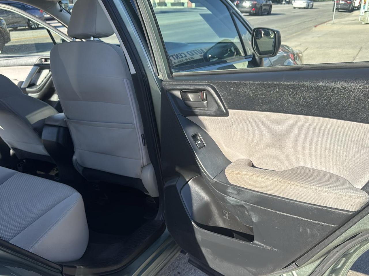 Subaru Forester 4dr Auto 2.5i PZEV 2014