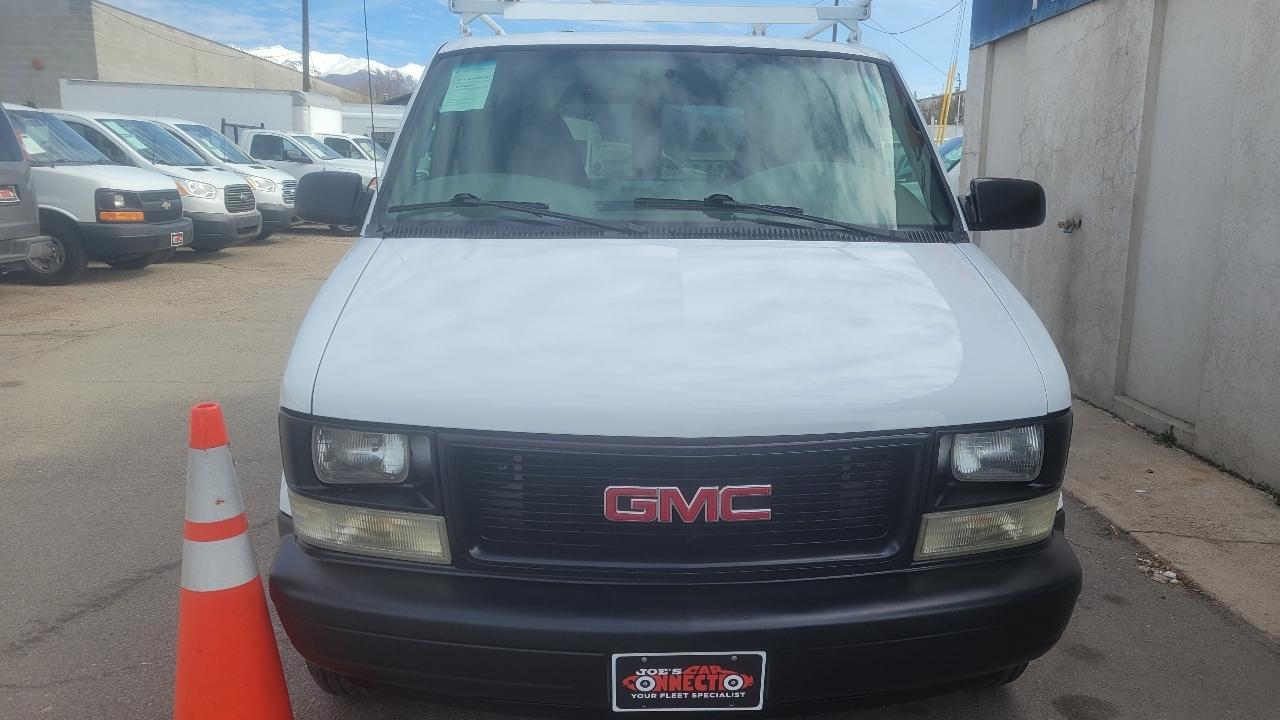 GMC Safari Cargo Van 111.2" WB RWD 2001
