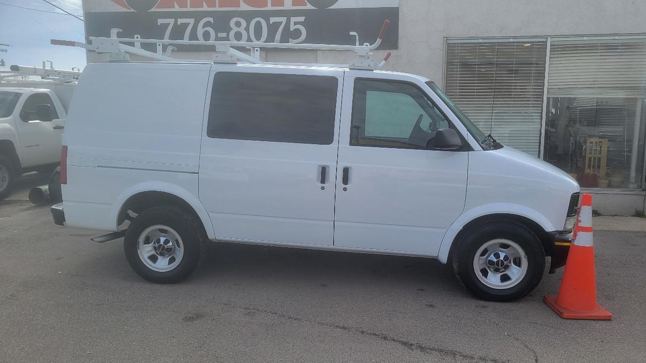 GMC Safari Cargo Van 111.2" WB RWD 2001