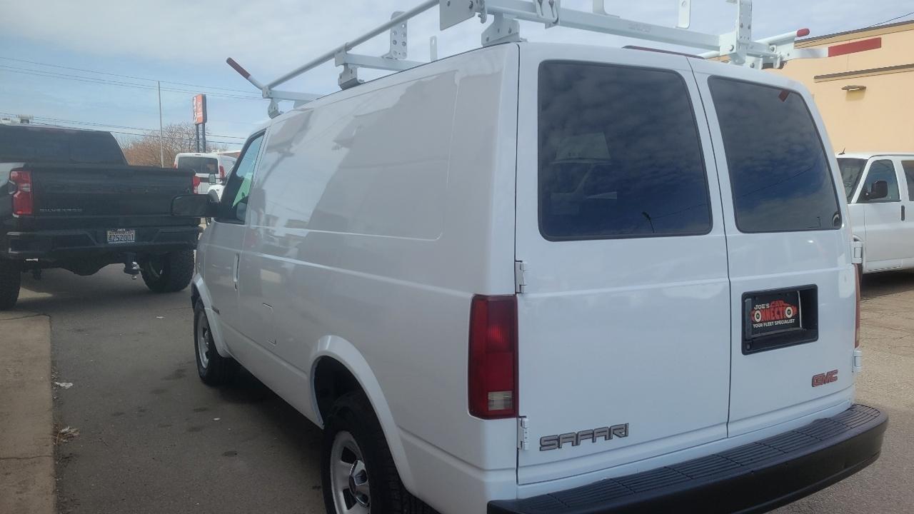 GMC Safari Cargo Van 111.2" WB RWD 2001