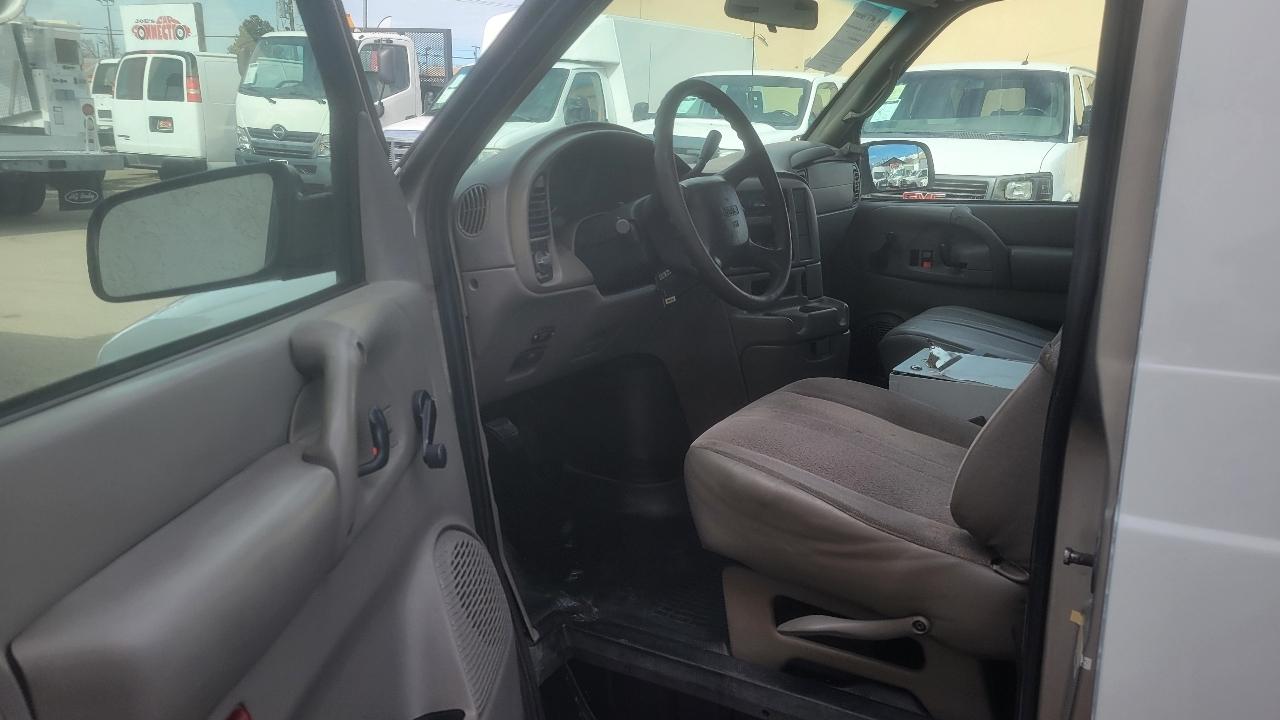 GMC Safari Cargo Van 111.2" WB RWD 2001