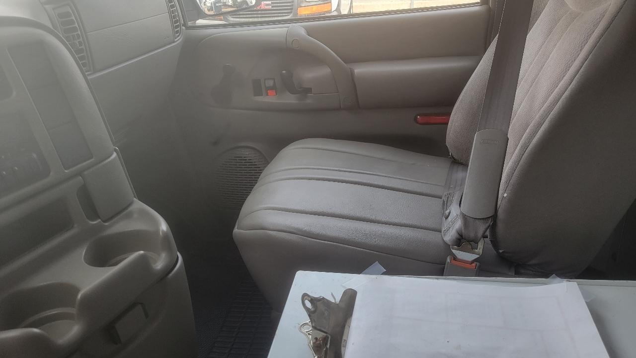 GMC Safari Cargo Van 111.2" WB RWD 2001