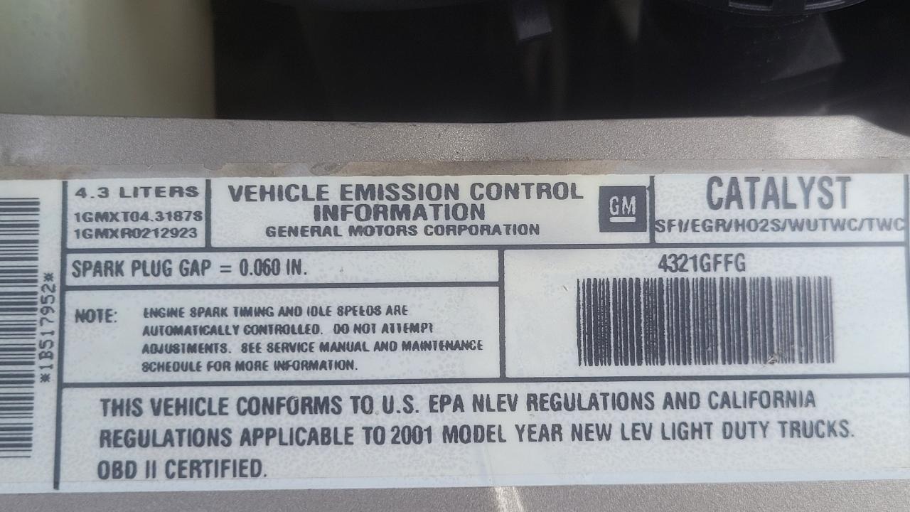 GMC Safari Cargo Van 111.2" WB RWD 2001