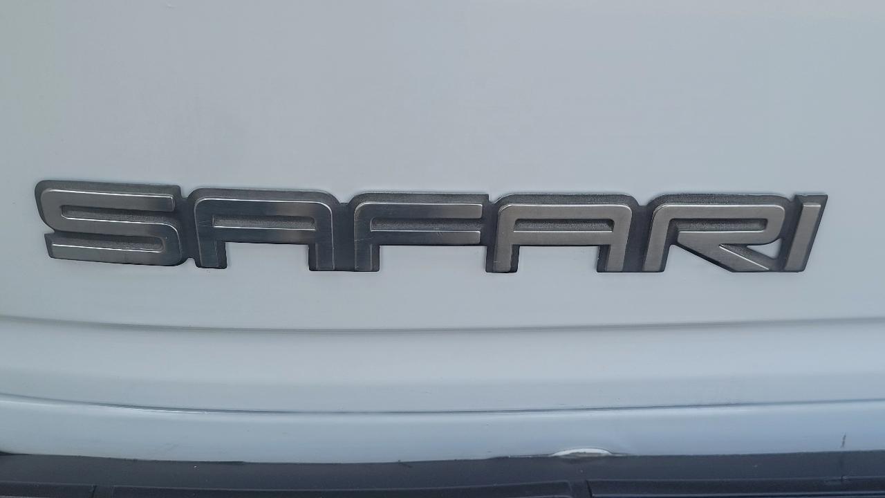 GMC Safari Cargo Van 111.2" WB RWD 2001