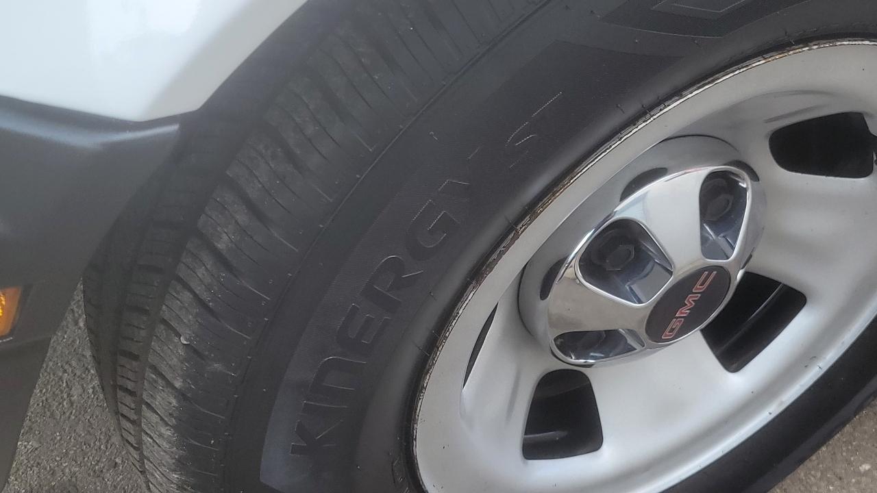 GMC Safari Cargo Van 111.2" WB RWD 2001