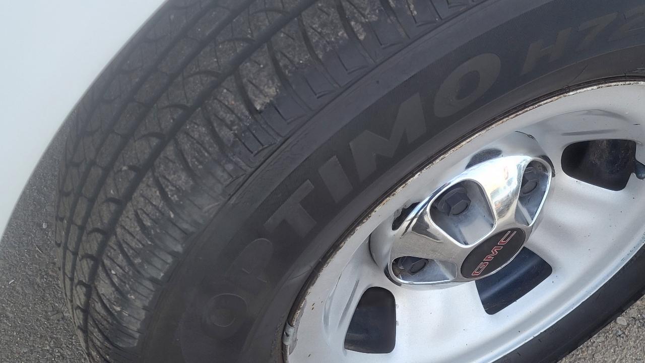 GMC Safari Cargo Van 111.2" WB RWD 2001