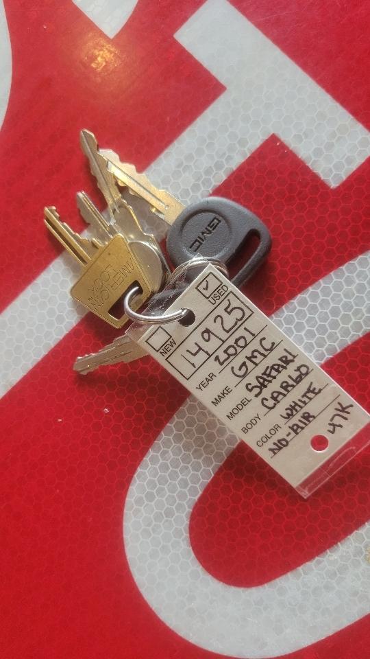 GMC Safari Cargo Van 111.2" WB RWD 2001