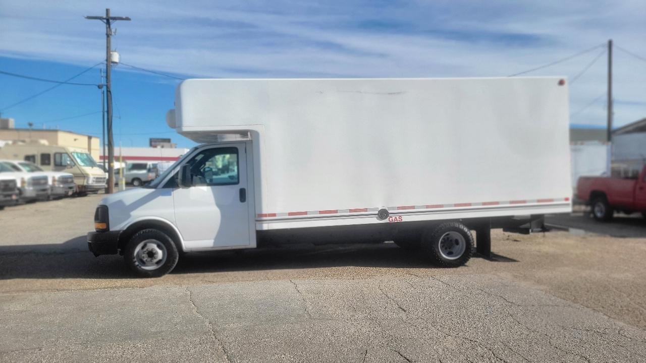 Chevrolet Express Commercial Cutaway 3500 Van 177" *Ltd Avail* 2016