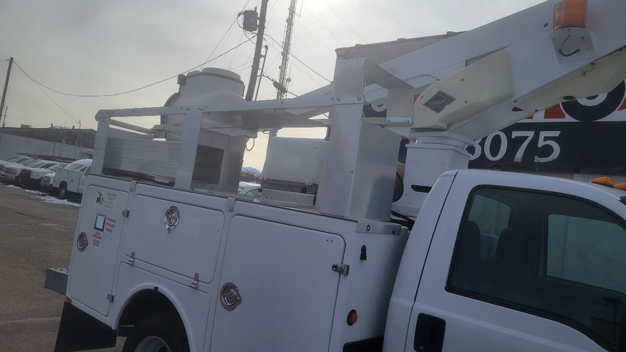 Ford Super Duty F-450 DRW Reg Cab 141" WB 60" CA XLT 2006