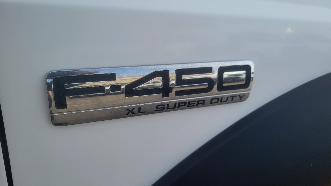 Ford Super Duty F-450 DRW Reg Cab 141" WB 60" CA XLT 2006