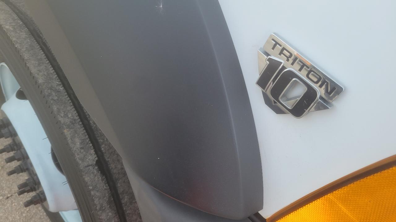 Ford Super Duty F-450 DRW Reg Cab 141" WB 60" CA XLT 2006