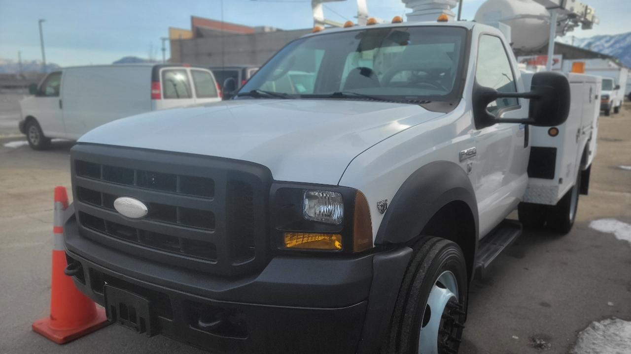 Ford Super Duty F-450 DRW Reg Cab 141" WB 60" CA XLT 2006