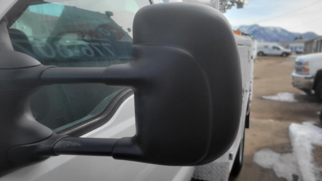 Ford Super Duty F-450 DRW Reg Cab 141" WB 60" CA XLT 2006