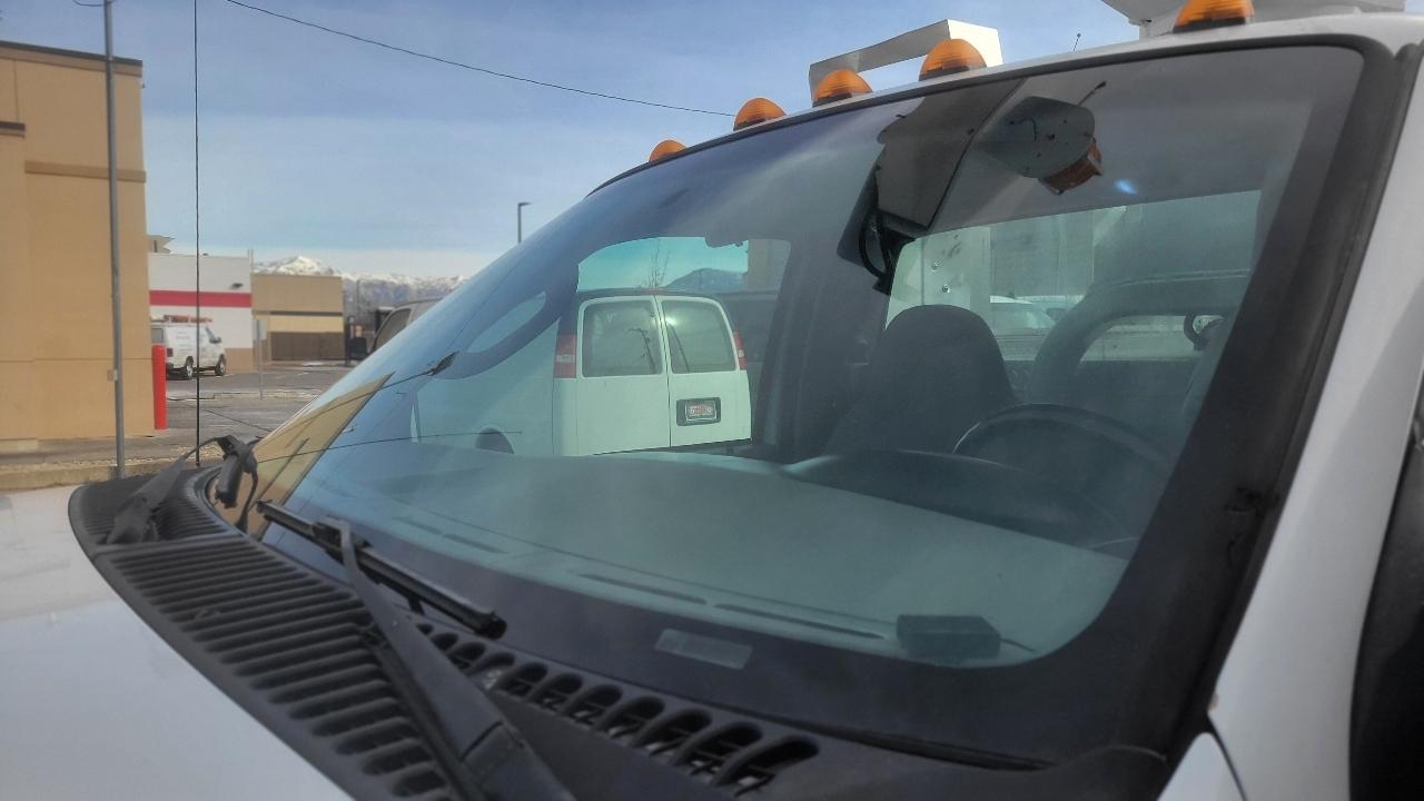 Ford Super Duty F-450 DRW Reg Cab 141" WB 60" CA XLT 2006