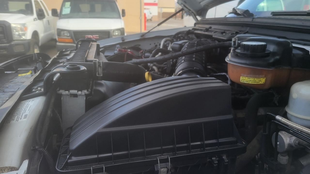 Ford Super Duty F-450 DRW Reg Cab 141" WB 60" CA XLT 2006