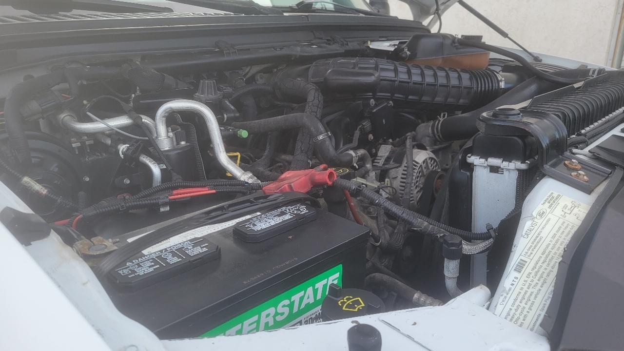 Ford Super Duty F-450 DRW Reg Cab 141" WB 60" CA XLT 2006