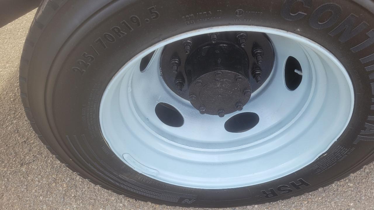 Ford Super Duty F-450 DRW Reg Cab 141" WB 60" CA XLT 2006