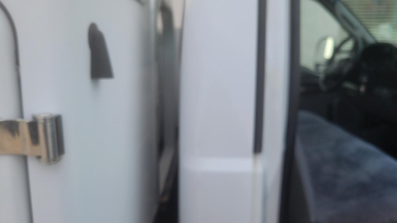 Ford Super Duty F-450 DRW Reg Cab 141" WB 60" CA XLT 2006