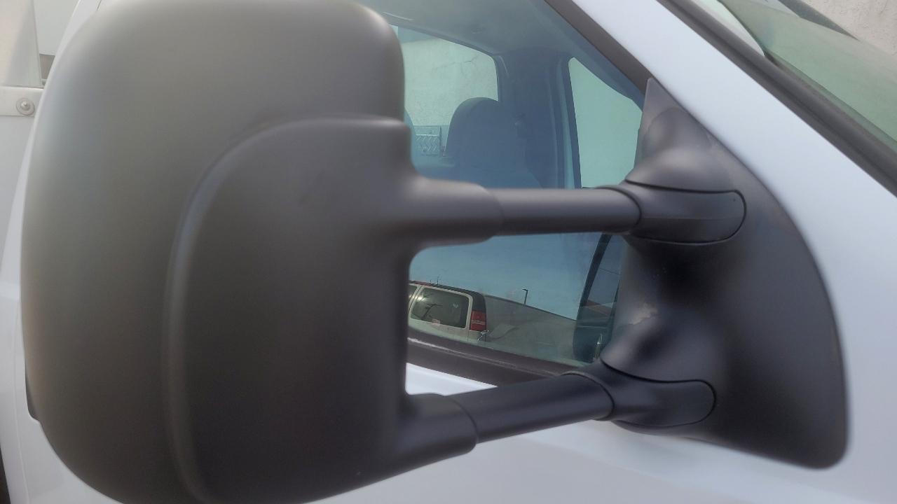 Ford Super Duty F-450 DRW Reg Cab 141" WB 60" CA XLT 2006