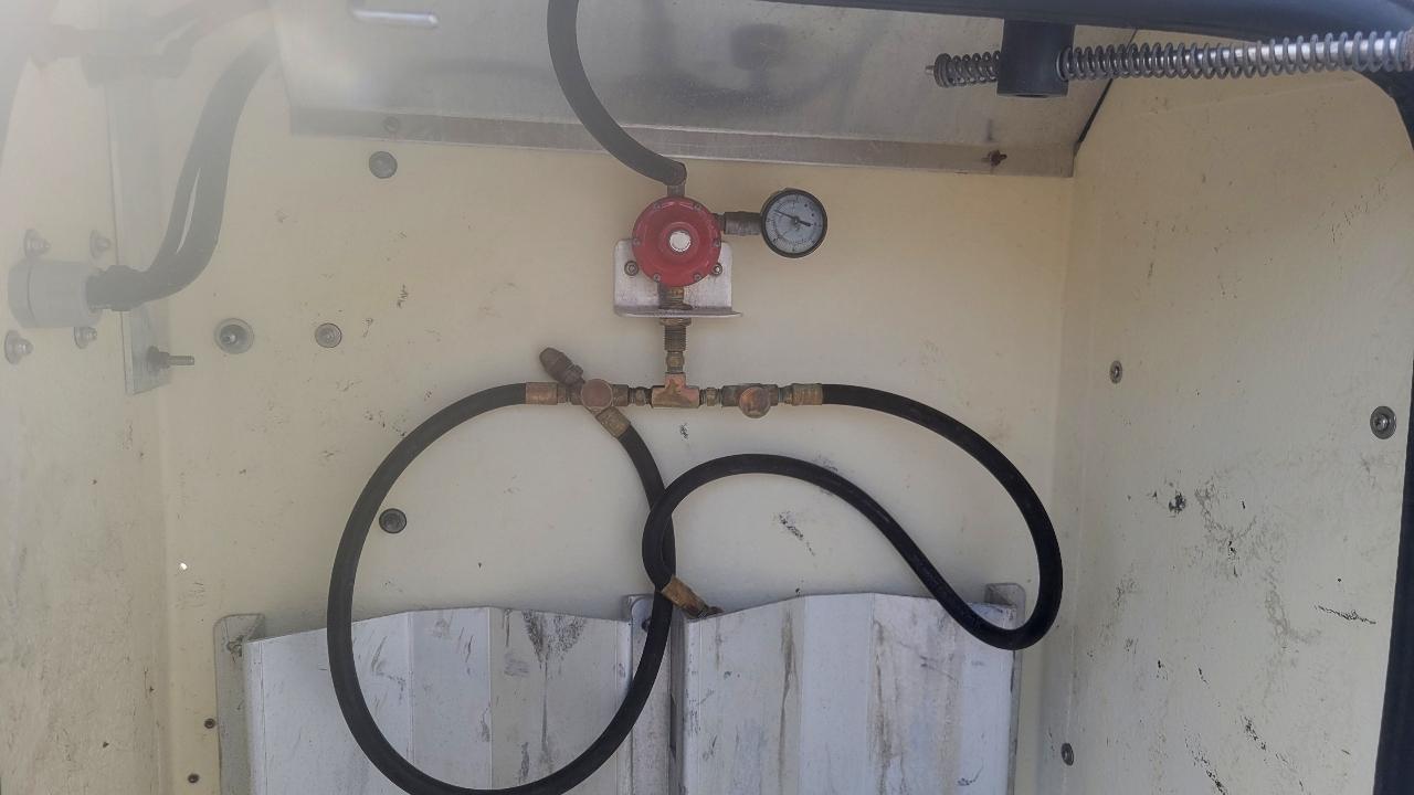 Ford Super Duty F-450 DRW Reg Cab 141" WB 60" CA XLT 2006