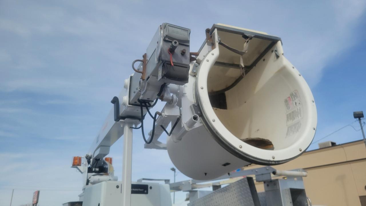 Ford Super Duty F-450 DRW Reg Cab 141" WB 60" CA XLT 2006