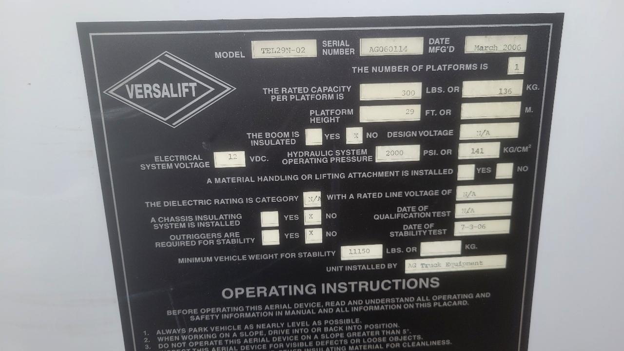 Ford Super Duty F-450 DRW Reg Cab 141" WB 60" CA XLT 2006