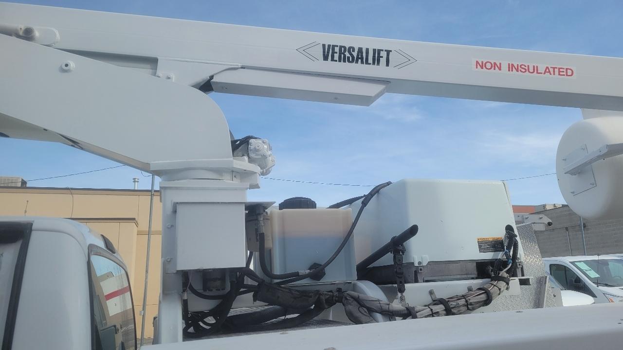 Ford Super Duty F-450 DRW Reg Cab 141" WB 60" CA XLT 2006