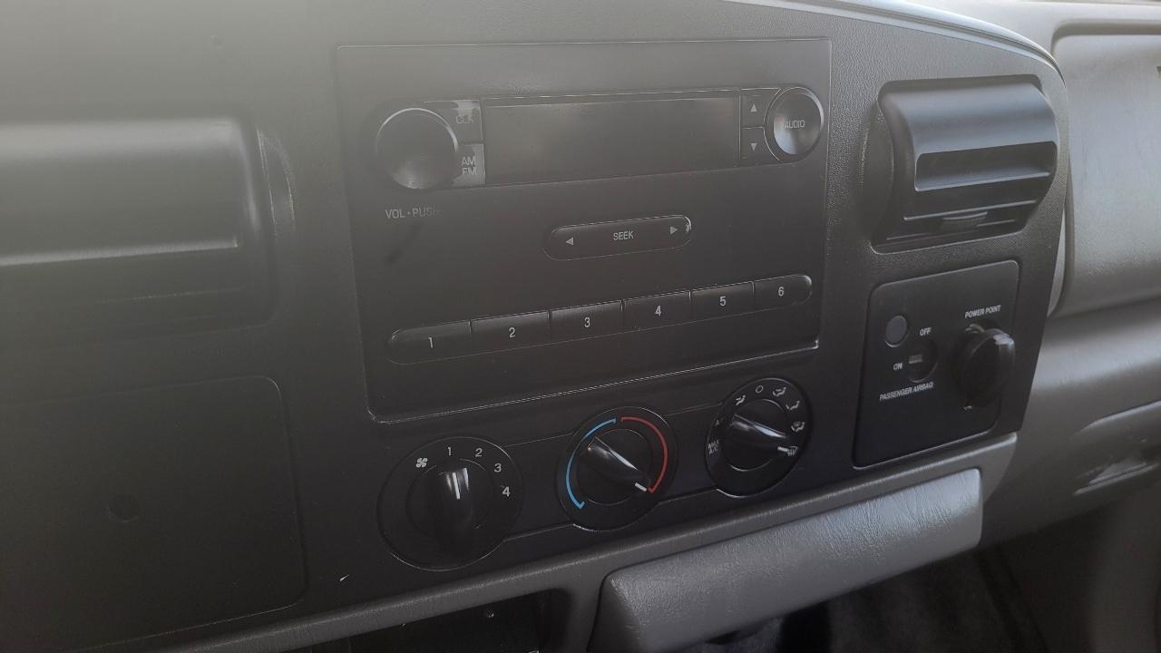 Ford Super Duty F-450 DRW Reg Cab 141" WB 60" CA XLT 2006