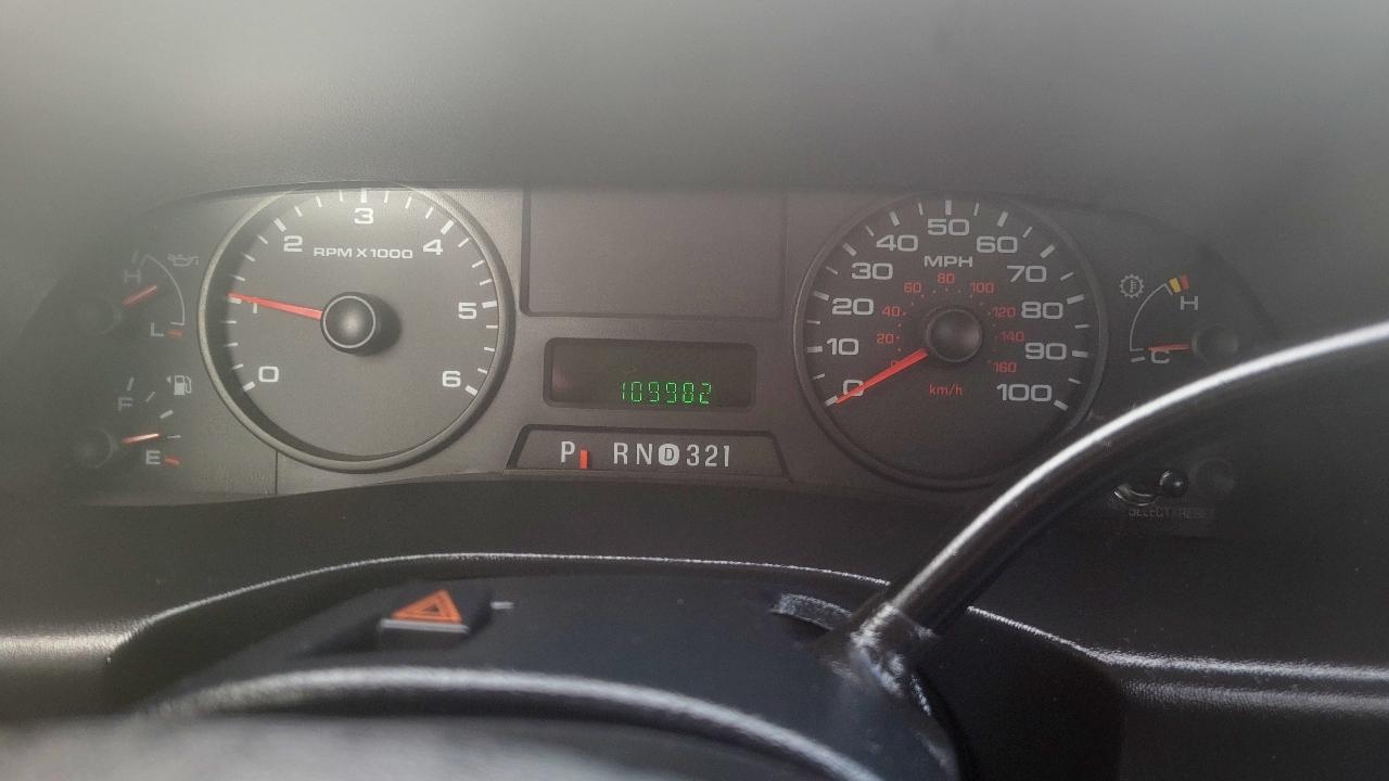 Ford Super Duty F-450 DRW Reg Cab 141" WB 60" CA XLT 2006