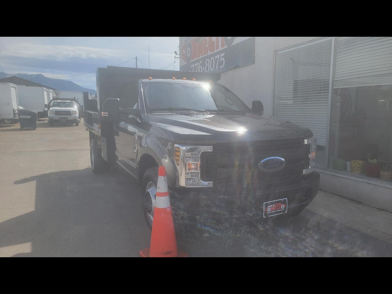 Ford Super Duty F-350 DRW XLT 2WD Reg Cab 145" WB 60" CA 2018