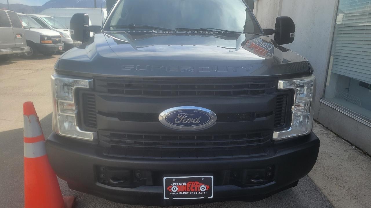 Ford Super Duty F-350 DRW XLT 2WD Reg Cab 145" WB 60" CA 2018