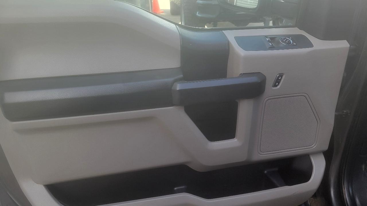 Ford Super Duty F-350 DRW XLT 2WD Reg Cab 145" WB 60" CA 2018