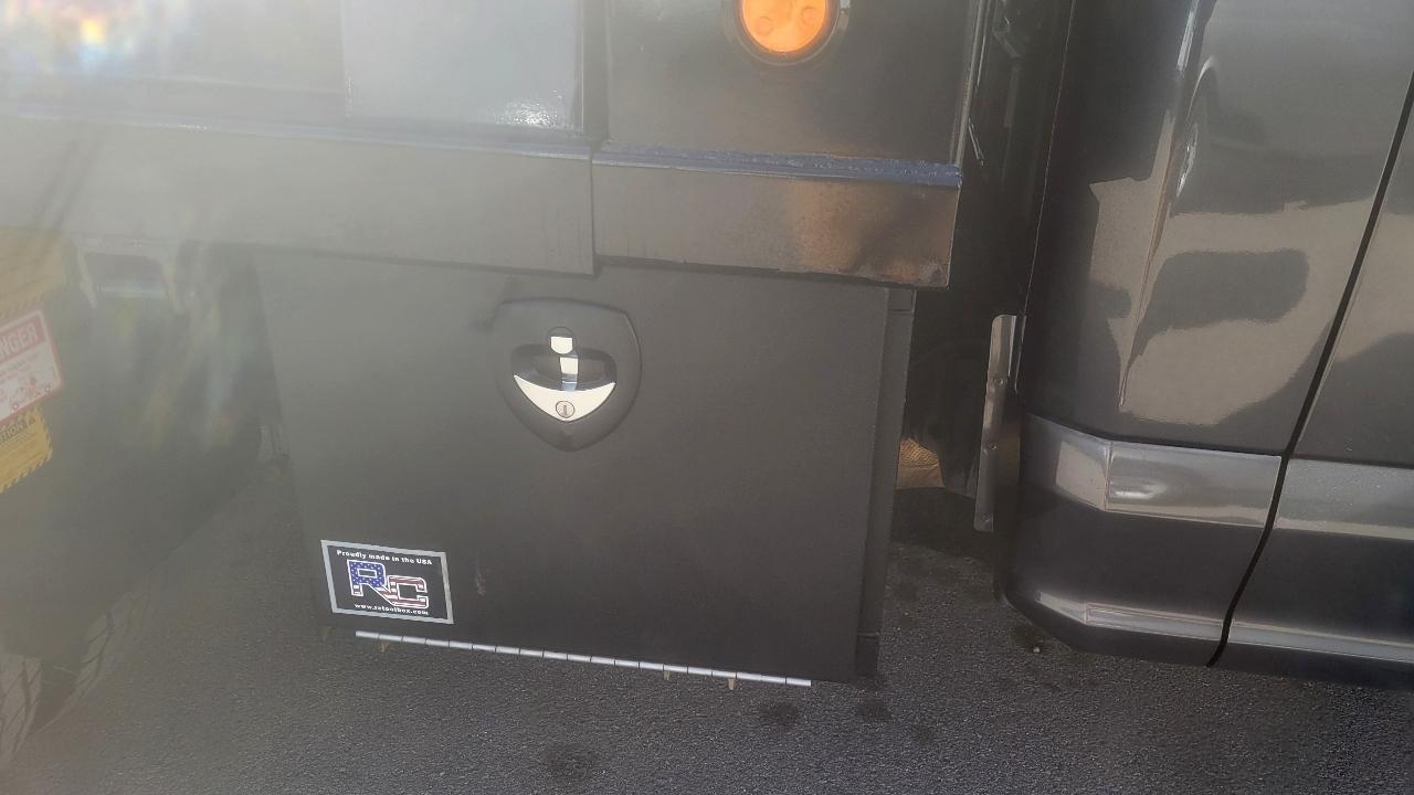 Ford Super Duty F-350 DRW XLT 2WD Reg Cab 145" WB 60" CA 2018