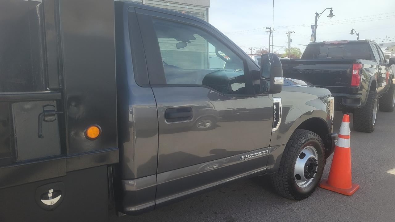 Ford Super Duty F-350 DRW XLT 2WD Reg Cab 145" WB 60" CA 2018