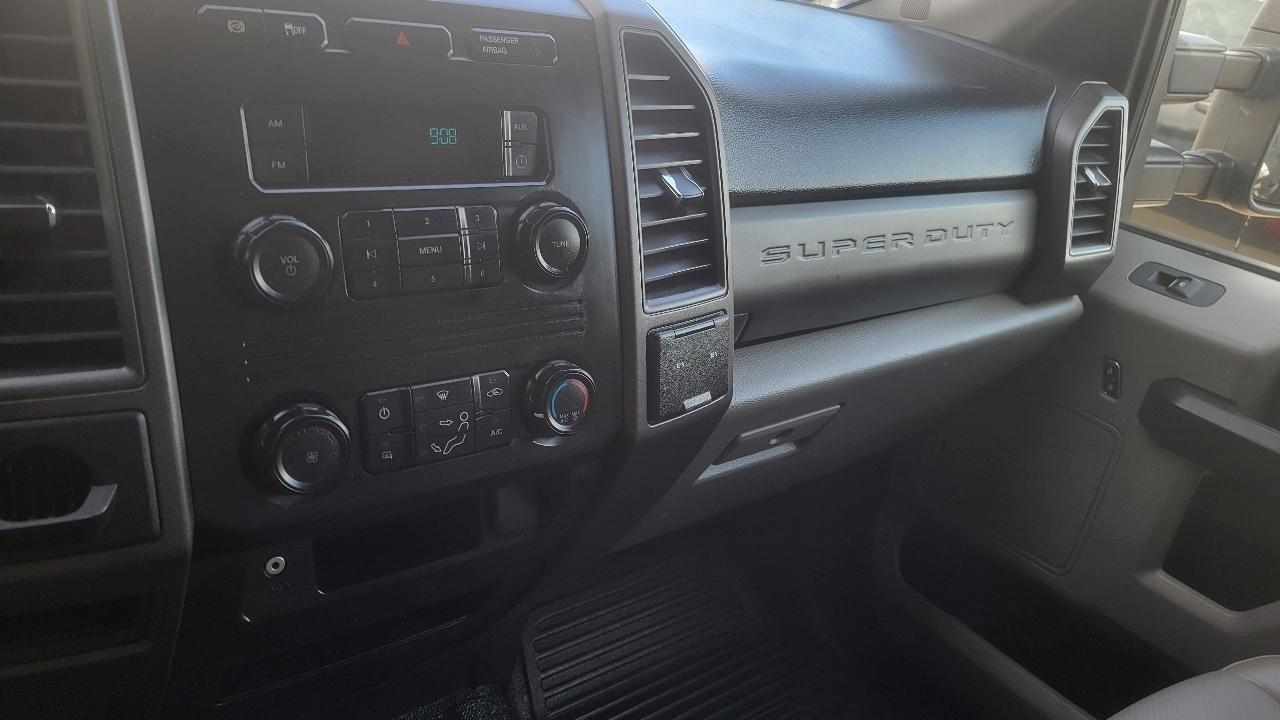 Ford Super Duty F-350 DRW XLT 2WD Reg Cab 145" WB 60" CA 2018