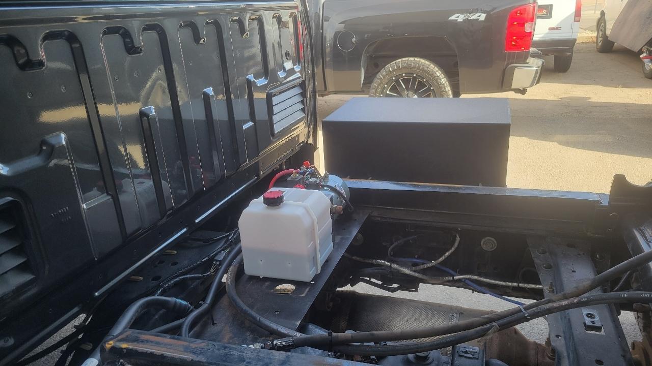 Ford Super Duty F-350 DRW XLT 2WD Reg Cab 145" WB 60" CA 2018