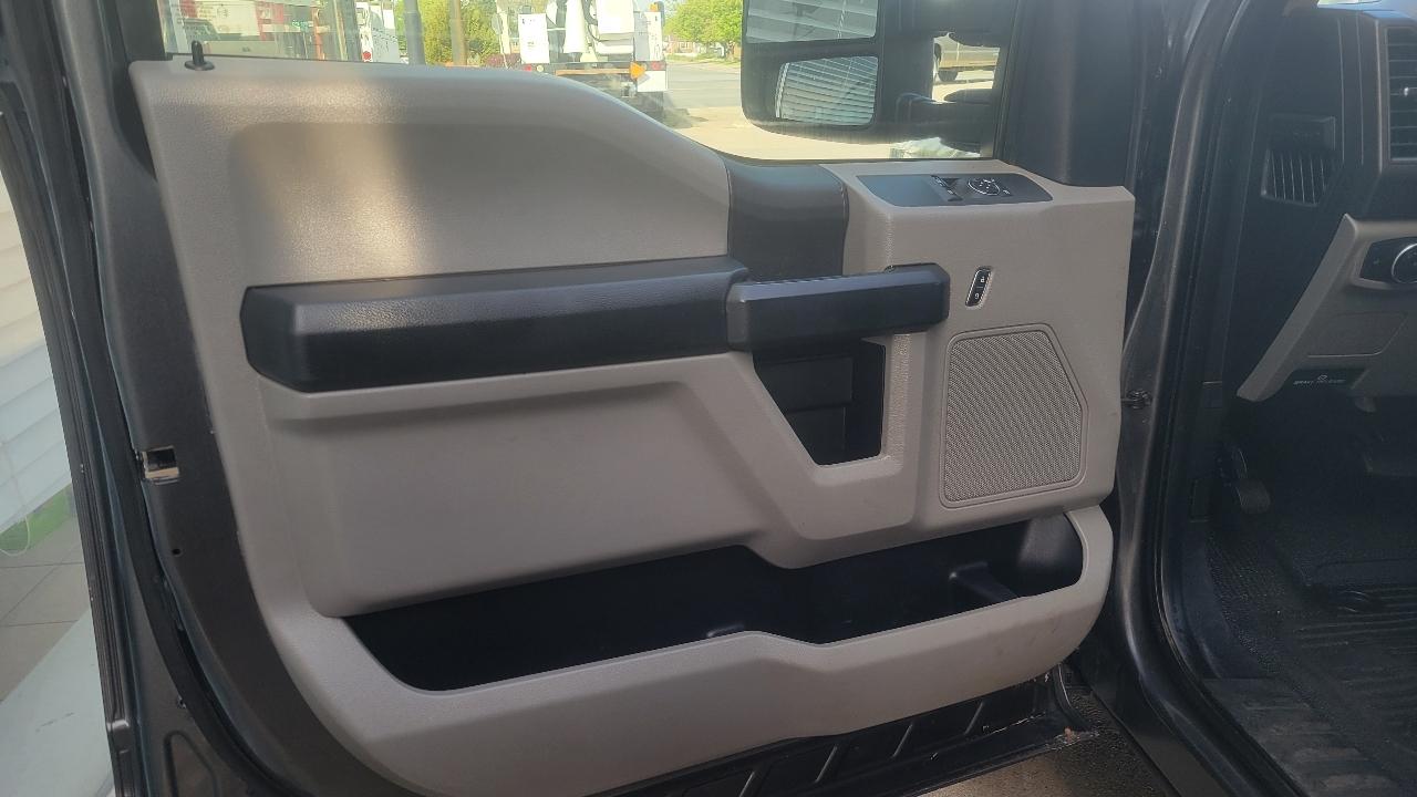 Ford Super Duty F-350 DRW XLT 2WD Reg Cab 145" WB 60" CA 2018