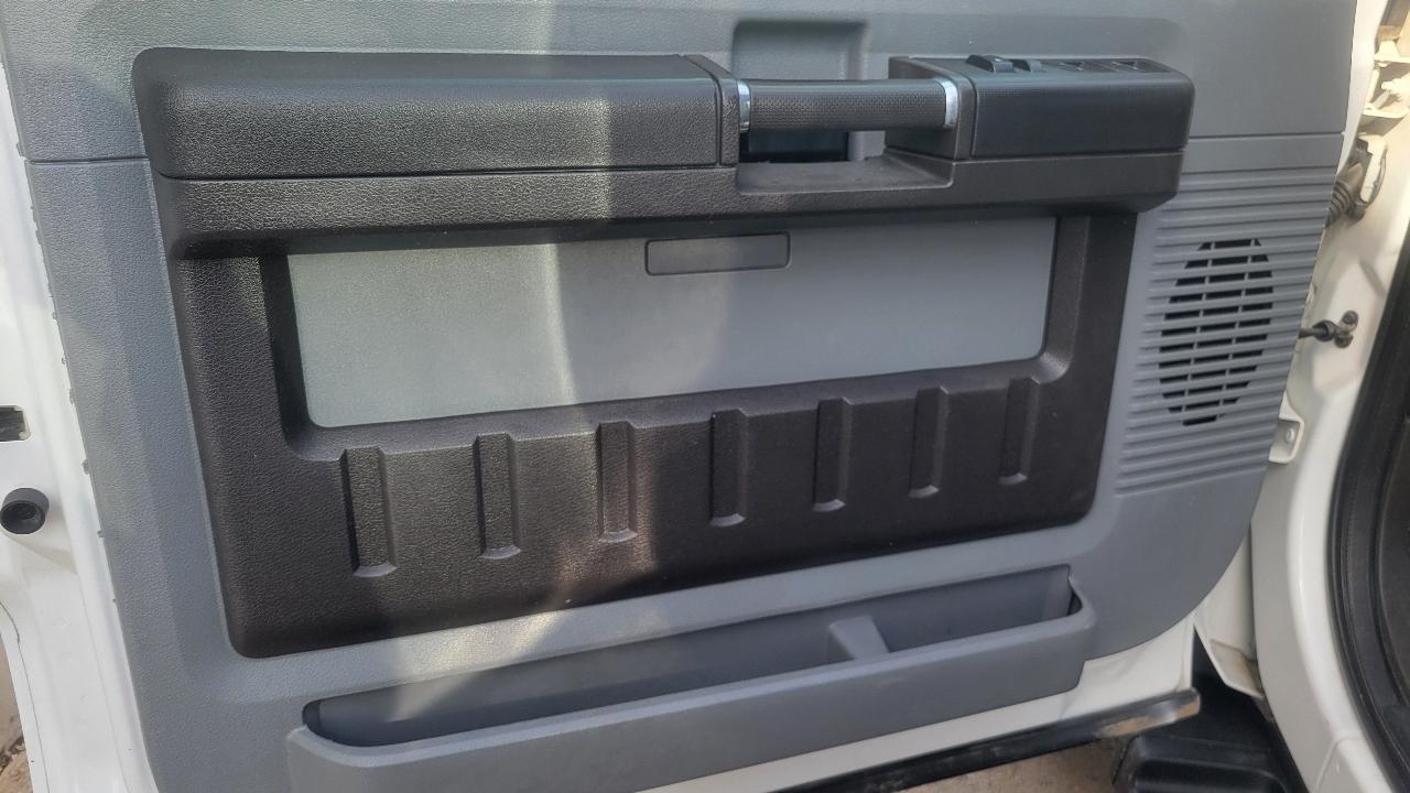 Ford Super Duty F-350 DRW XLT 2WD Reg Cab 145" WB 60" CA 2018