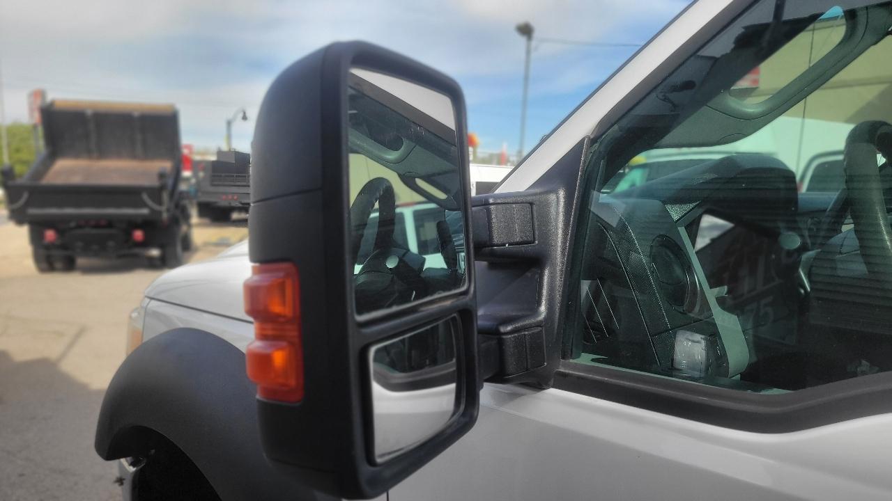 Ford Super Duty F-550 DRW 2WD Crew Cab 176" WB 60" CA XL 2011