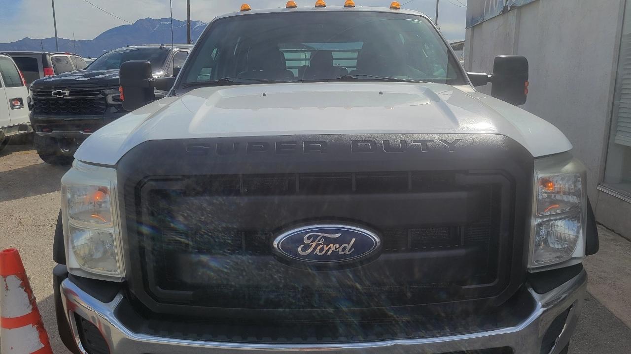 Ford Super Duty F-550 DRW 2WD Crew Cab 176" WB 60" CA XL 2011